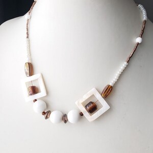 Shell and glass white and brown color necklace