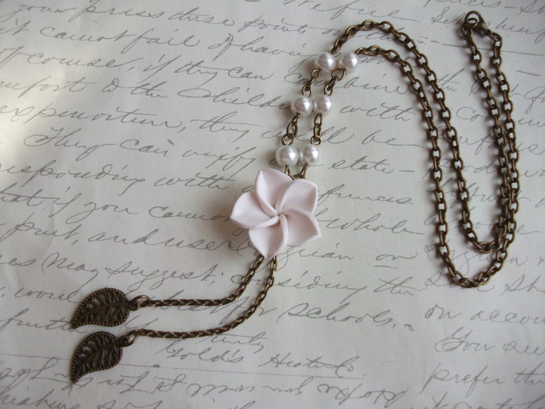 Vintage style antique bronze white flower necklace with pearls