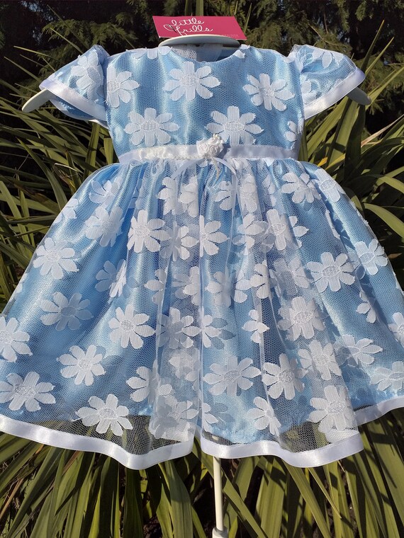blue dress with white daisies