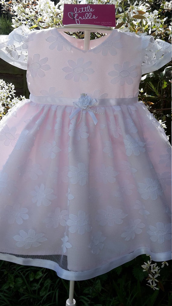 Robe Blanche De Bebe De Dentelle De Marguerite Robe De Etsy Robe Blanche De Bebe De Dentelle De Marguerite Robe De Etsy