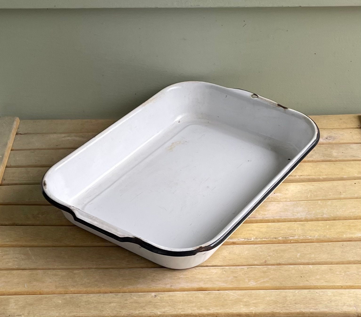 Vintage Enamel Cake Pan, White With Black Trim Enamelware Vintage Enamel Cake Pan, White With Black Trim Enamelware
