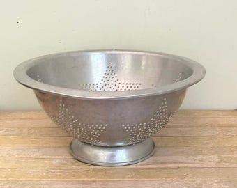 Vintage Aluminum Star Colander, Farmhouse Kitchen, Buckeye Aluminum Wooster Ohio