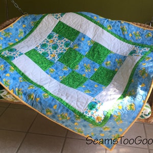Quilt, Flannel, Baby Boy Crib Quilt, Aliens and Frogs, Green, Blue, Yellow, and White, Nursery Crib Blanket. BQ121