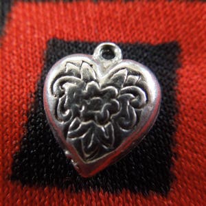 Sterling Heart Charm Vintage Scroll Flower Design Heart Sterling Silver Charm for Bracelet from Charmhuntress 04703