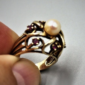 Solid Yellow Gold 10K Gold Pearl Ring Estate Jewelry from Charmhuntress X186