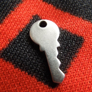 Silver Key Charm Vintage Silver Key Charm for Bracelet from Charmhuntress 03081