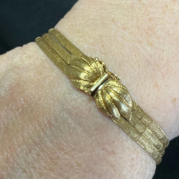 18k Solid Gold Estate Bracelet Charmhuntress X261 - image 2