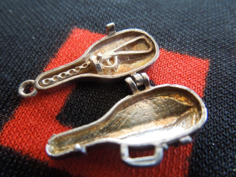 Sterling Opening CHIM Gangsters Violin Case Charm Opens To A Machine Gun Inside Sterling Silver Charm for Bracelet from Charmhuntress 05154
