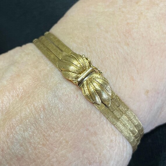 18k Solid Gold Estate Bracelet Charmhuntress X261 - image 3