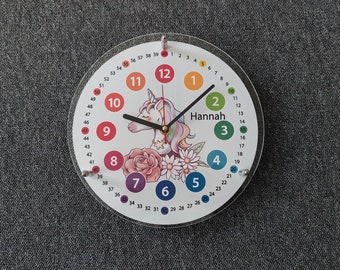 Personalisierte Kinderzimmer Wanduhr Einhorn Uhrzeit lernen Uhr mit Acrylscheibe