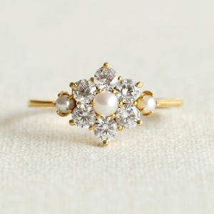 Flower cluster ring, solitaire ring, engagement ring, wedding ring, gold ring, pearl ring, classic ring