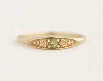 August birth ring, birthstone ring, birthflower ring, gold ring, peridot ring, poppy ring, engravering, jewelry, meaningfuljewelry, gift