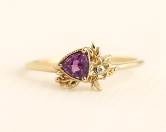 February bouquet ring, birthstone ring, birth flower ring, amethyst ring, violet ring, gemstone ring, trillion cut ring, gold ring, gift