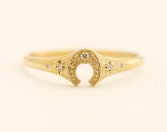 Lucky horseshoe ring, statement ring, signet ring, dainty ring, gold ring, meaningful ring, jewelry, gift, diamond ring, engraving ring