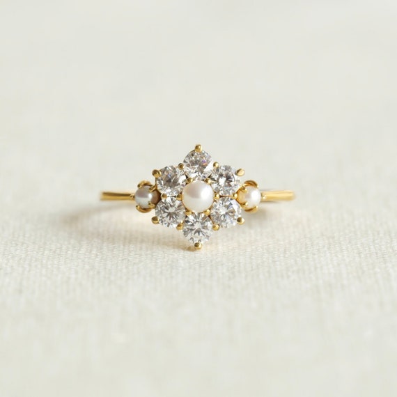 Flower Cluster Ring, Solitaire Ring, Engagement Ring, Wedding Ring
