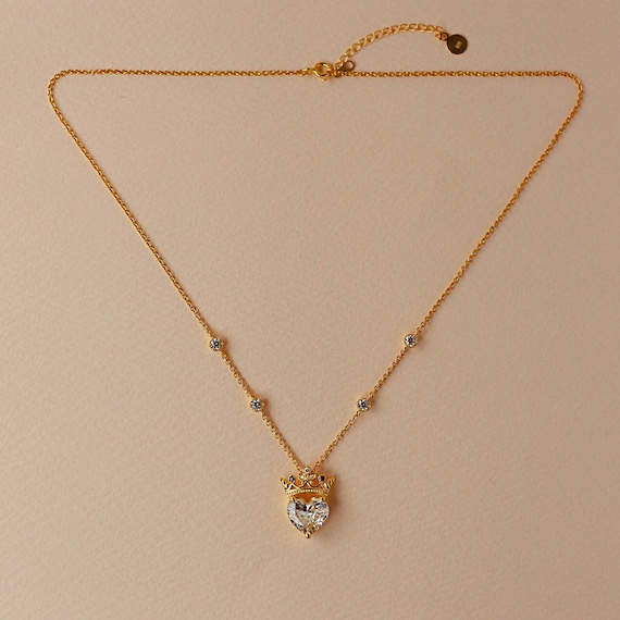 Lioness pendant best sale