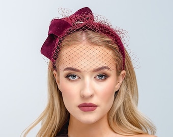 Diadema acolchada de terciopelo burdeos con diseño de viuda alegre y Alicia, hecha a mano, para funerales, fiestas y salidas.
