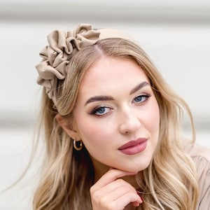 Beige headband with wrinkled decoration, viscose handmade headband, houndstooth headband, casual headband image 1