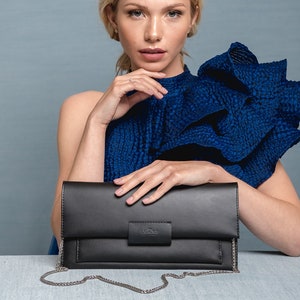 Cartera negra con cadena plateada desmontable, bolso clásico de piel para cóctel, cartera de piel auténtica de calidad imagen 1