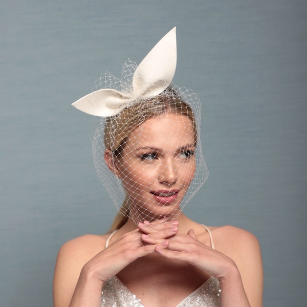 Bridal ivory big bow with veiling, creamy white headband with ears and netting, wedding headbow with birdcage modern wedding bow fascinator