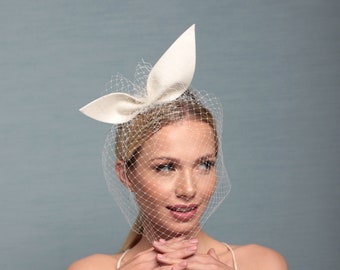 Bridal ivory big bow with veiling, creamy white headband with ears and netting, wedding headbow with birdcage modern wedding bow fascinator