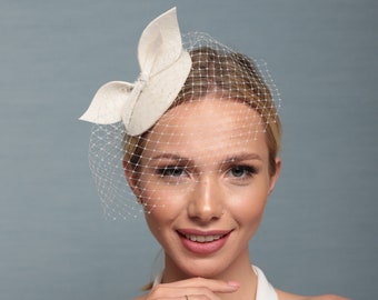 Bridal small ivory hat with bow and birdcage, creamy white fascinator with netting, felt creamy white headpiece with veiling