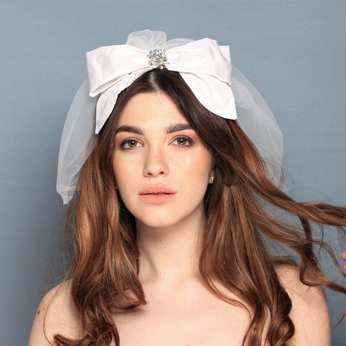 silk bridal  turban headband with merry widow modern headband with navy veiling Creamy white wedding headband with veil on face