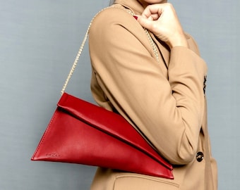 Clutch asimétrico rojo con cadena corta dorada desmontable, bolso de piel rojo para boda, bolso de cóctel rojo, clutch de piel minimalista