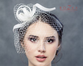 Modern curly wedding fascinator with small bow and delicate veiling, sinamay fascinator, ivory bridal headpiece