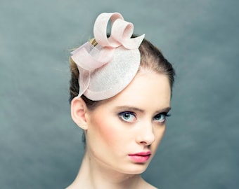 Elegant light pink pill box hat,  modern powder pink saucer hat, pink fascinator with crin