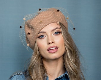 Camel Wool Beret With French Net Veil: 40s 50s Vintage Style  display picture 2