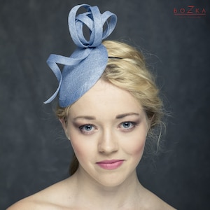 Elegant light blue pill box hat,  modern blue saucer hat, baby blue fascinator with modern decoration