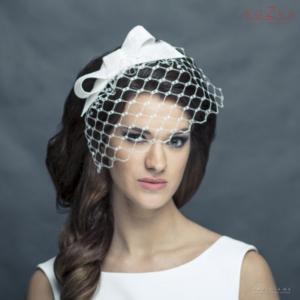 Modern ivory fascinator with original veiling, vintage veiling with modern wedding bow, bridal headbaow with veiling