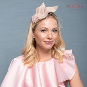 Modern wavy pink wedding fascinator with  veiling, powder pink sinamay fascinator, powder pink birdcage headpiece