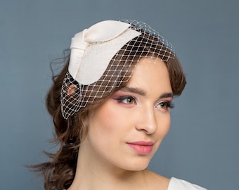 Mini chapeau de mariée avec noeud et voile, fascinateur de mariage ivoire, casque blanc en feutre avec noeud et résille