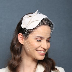 Bridal mini hat with bow and piece of netting, creamy white fascinator, felt white headpiece with merry widow