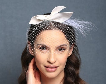 Modern ivory wedding fascinator bow, creamy felt fascinator with crin , minimalistic wool felt headpiece with horsehair