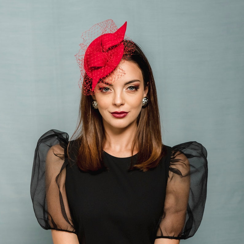 Red small hat with modern bow and piece of netting, red headpiece with netting, red party fascinator, red felt fascinator image 1