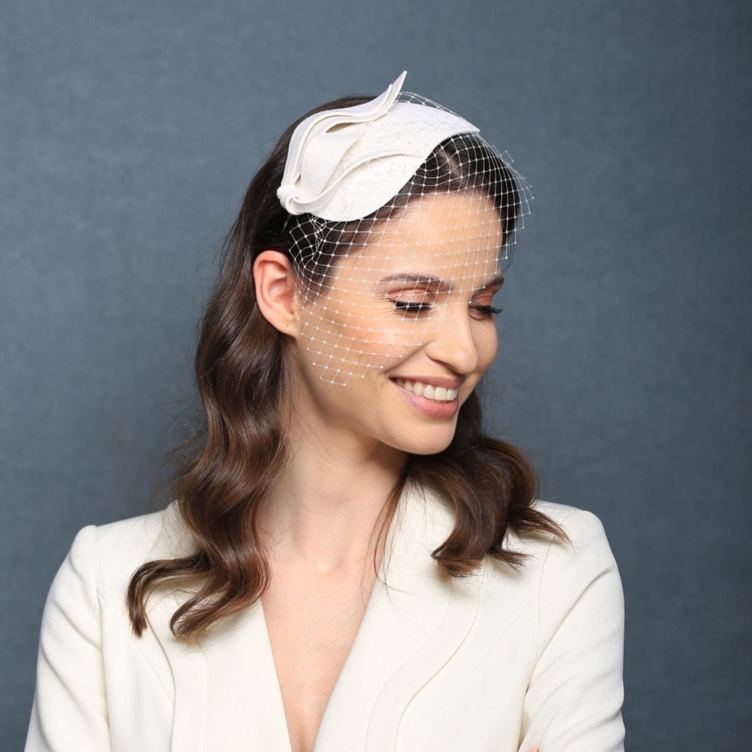 Bridal mini hat with bow and piece of netting, creamy white fascinator, felt white headpiece with merry widow