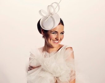 Bridal pill box hat with very loh feather, modern bridal pill box hat, modern wedding fascinator