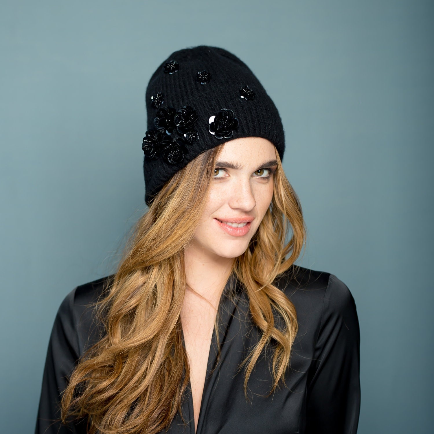Black Cashmere Winter Hat Sequin Flowers, Ultrafine Merino  display picture 1