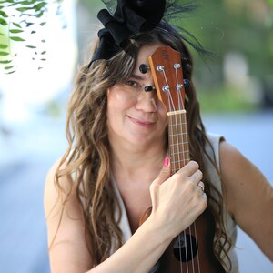 Black cocktail felt fascinator with crin hair , modern black headpiece with crin, leaf fascinator, extravagant image 2