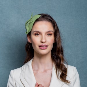 Light green wool felt fascinator with delicate decoration, pear green cocktail small hat, cocktai fascinator image 3