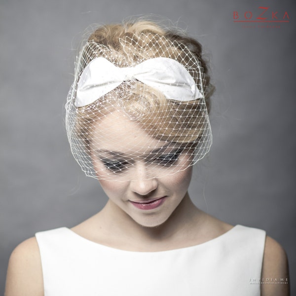 Silk wedding bow with netting, delicate wedding veil with silk bow, ivory french veiling with bow