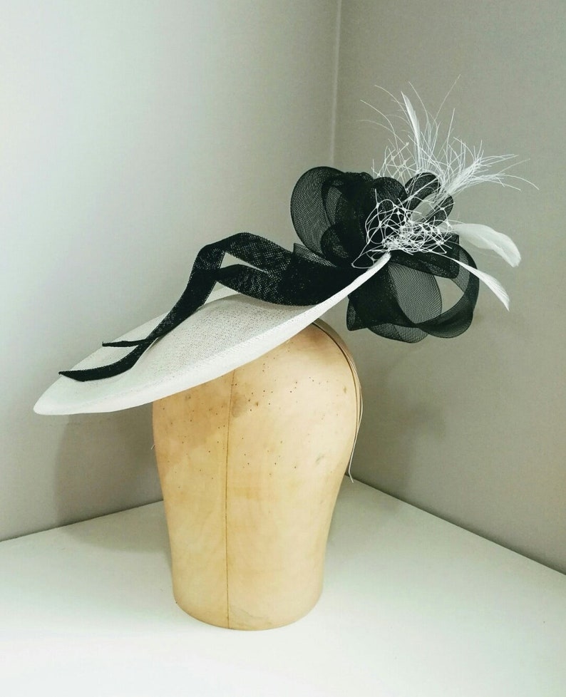 Black nad white saucer hat with hand made crin and feather decoration, classic derby hat, Wedding hat, cocktail hat image 4