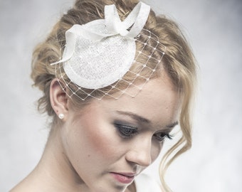 Small bridal pill box hat with piece of veieling, modern bridal pill box hat, romantic headpiece, delicate headpiece