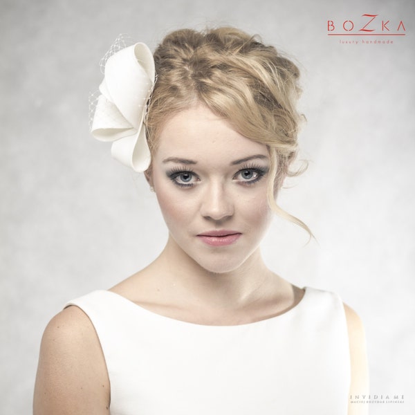 Seiden Fascinator mit Schleier, große Hochzeit Kopfschmuck, Hochzeit Fascinator, Schleife, Seiden Kopfschmuck