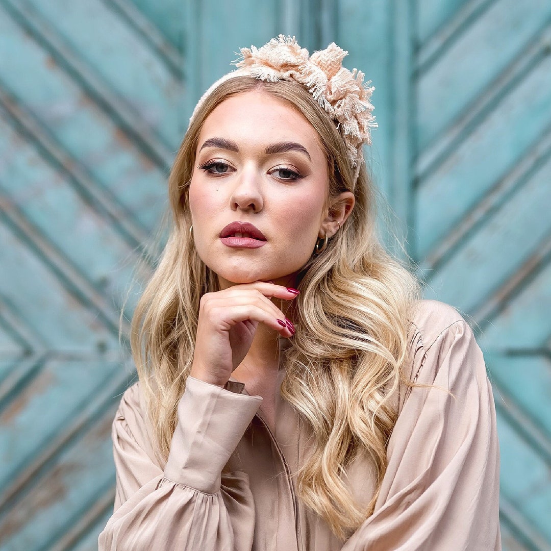 Cream Beige Shiny Tweed Headband With Decoration, Alice Band  display picture 1