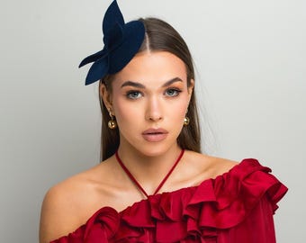 Dark blue mini pill box hat with openwork petals, navy blue fascinator, Race hat, woll felt fascinator
