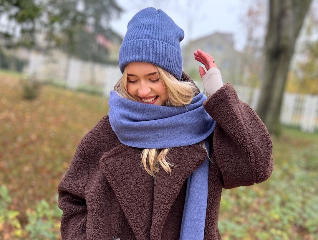 Qi Cashmere  Hat and Scarf Set, NIB, Navy Knit Hat Scarf Set in Navy Blue, Cashmere Beanie Hat and  main image 4